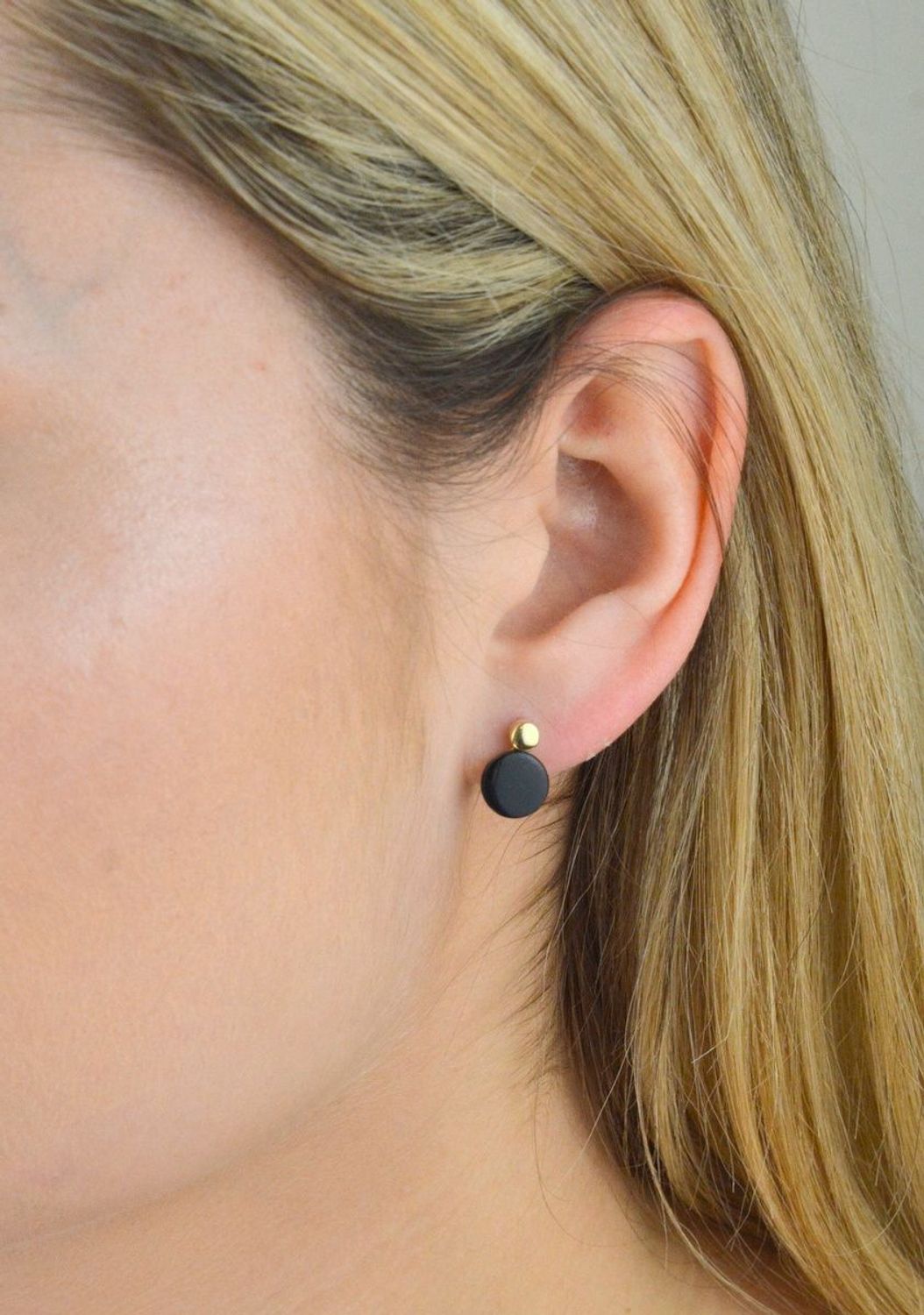 Kolczyki srebrne pozłacane z onyksem DZK256 ONX Z.  Kolczyki srebrne pozłacane. Kolczyki srebrne. Kolczyki srebrne z onyksem. Kolczyki srebrne idealne na prezent. Kolczyki srebrn.jpg